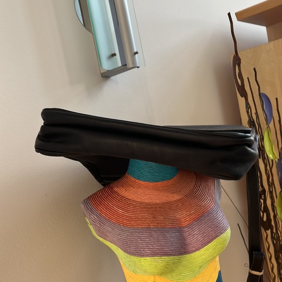 ROYCE VAQUETTA LARGE MESSENGER CROSSBODY BAG - Picture 9 of 9